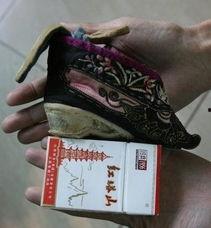 三寸金莲直播在线观看,揭秘古代缠足文化魅力瞬间 第1张 三寸金莲直播在线观看,揭秘古代缠足文化魅力瞬间 第1张